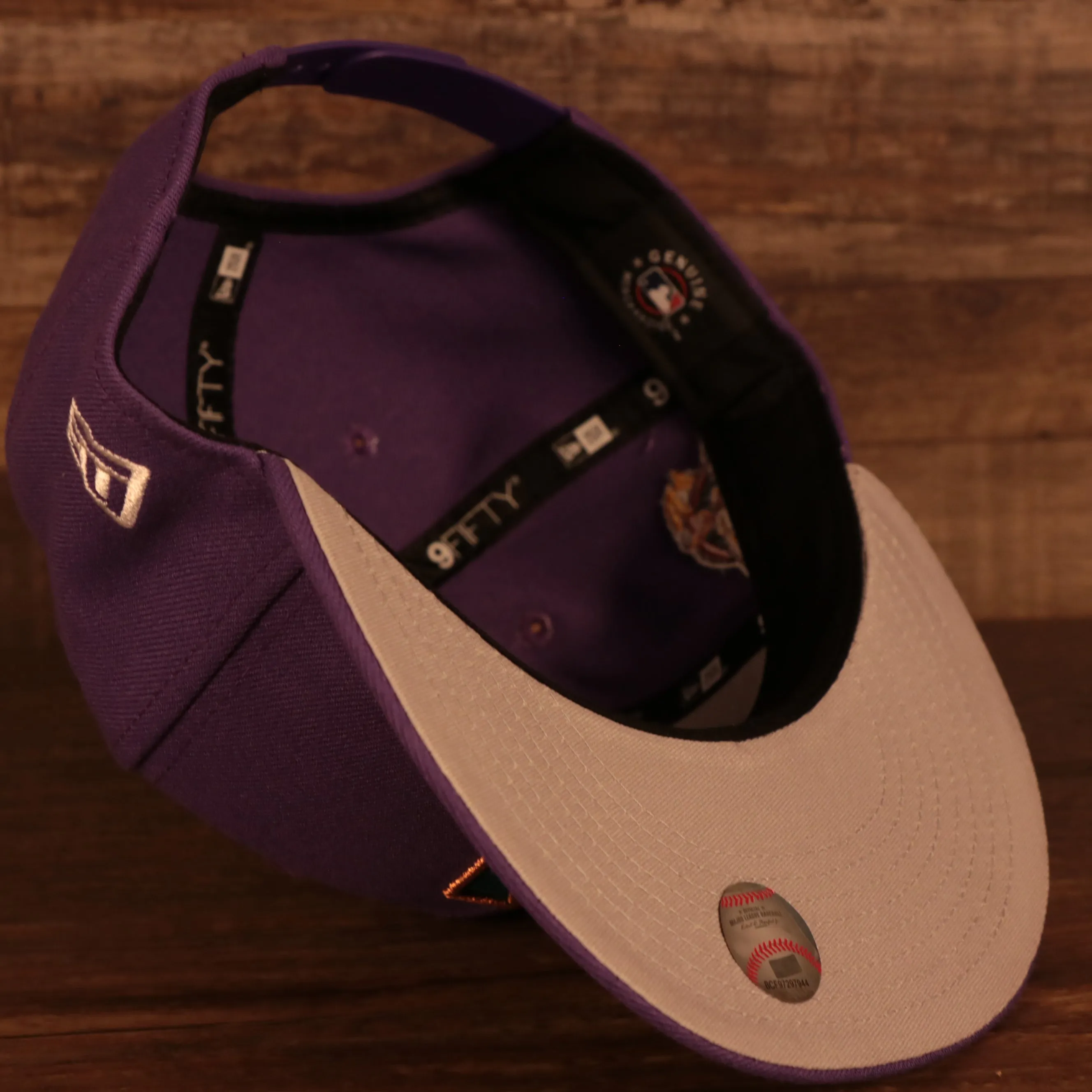 Arizona Diamondbacks 2001 World Series Side Patch Gray Bottom 9Fifty Snapback Hat