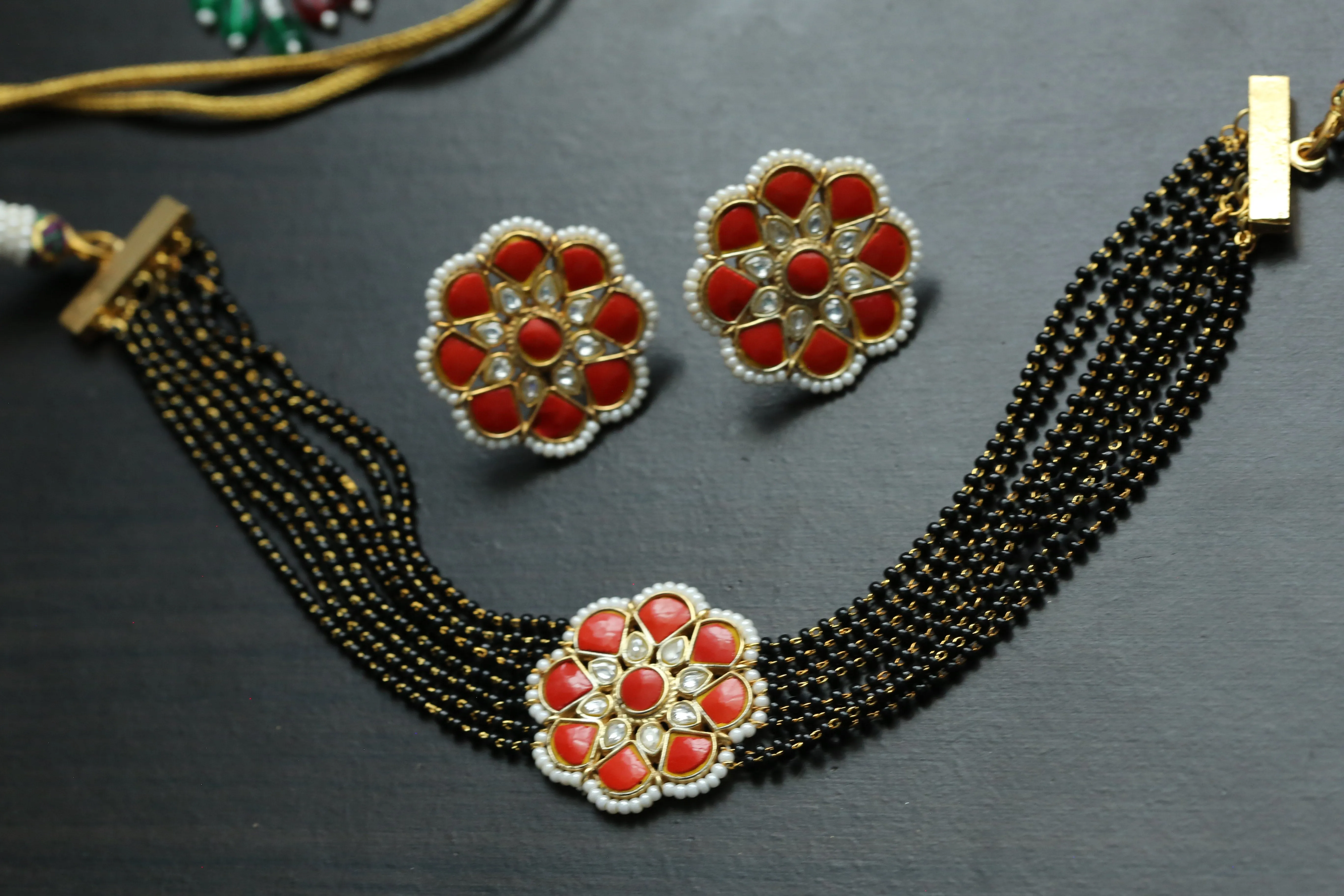 Black Bead Jadau Necklace Set -  Coral