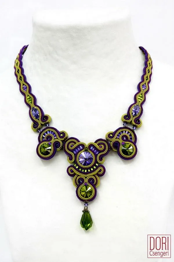 Kiwi High Fashion Necklace