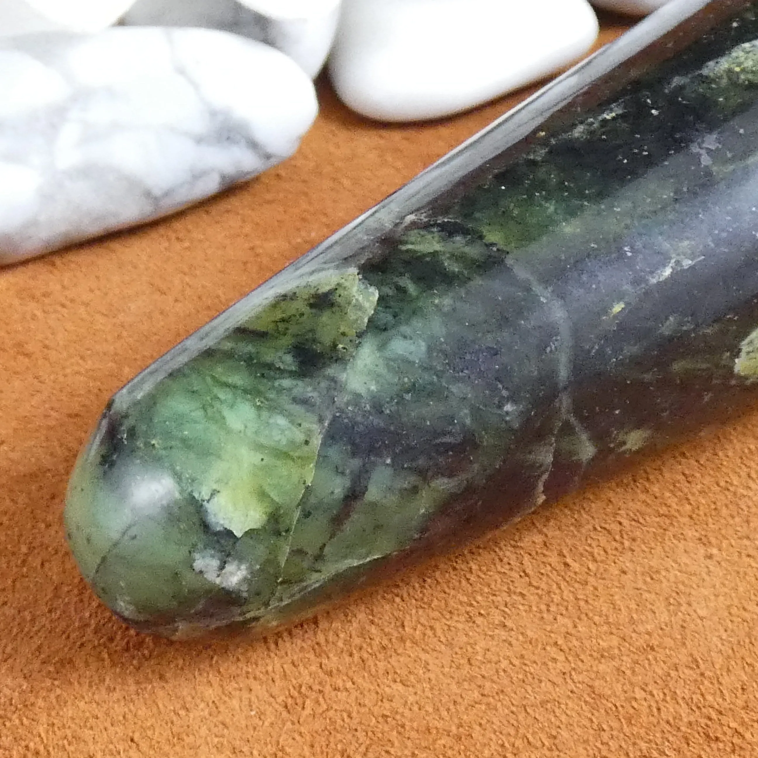 Nephrite Jade Wand (232 g)