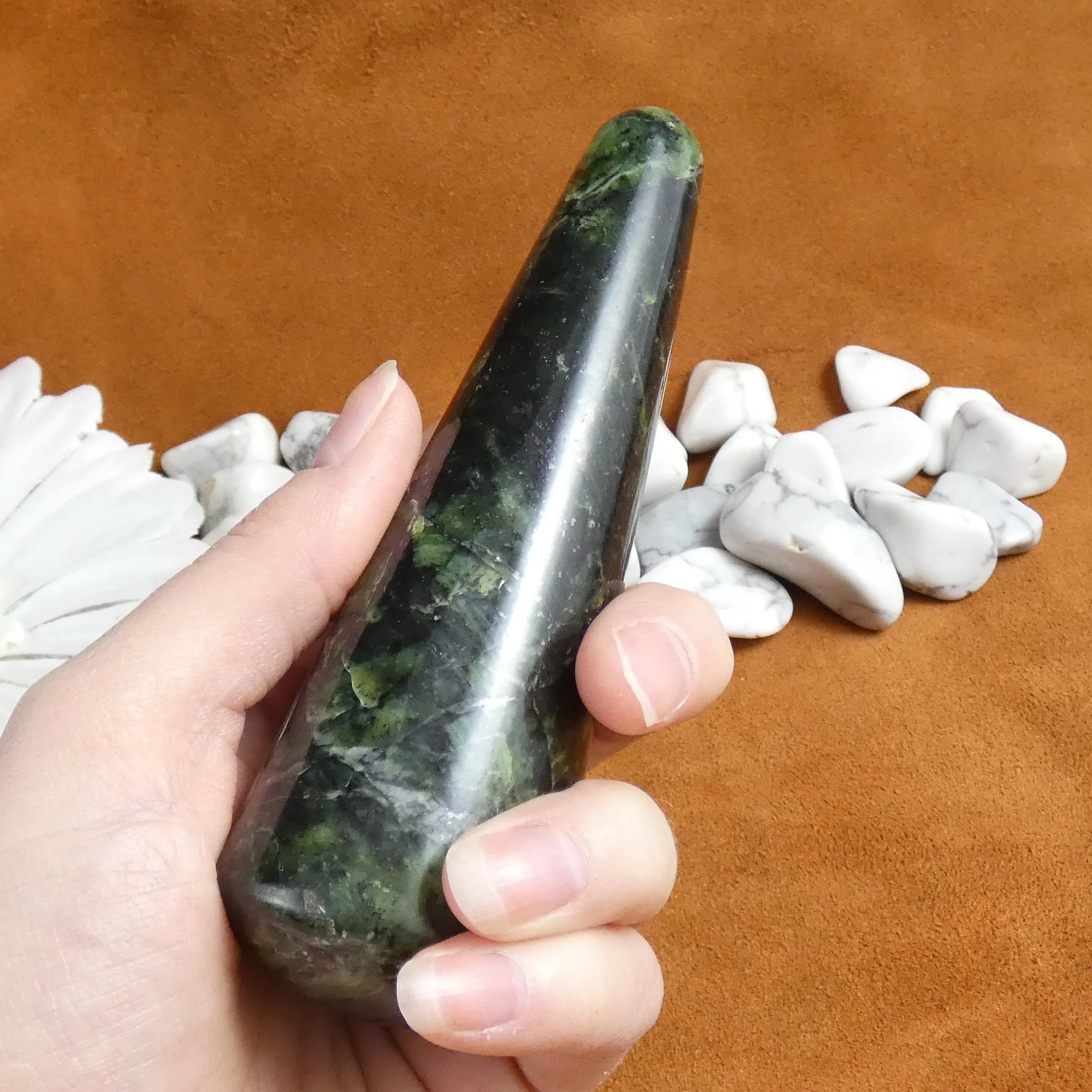 Nephrite Jade Wand (232 g)