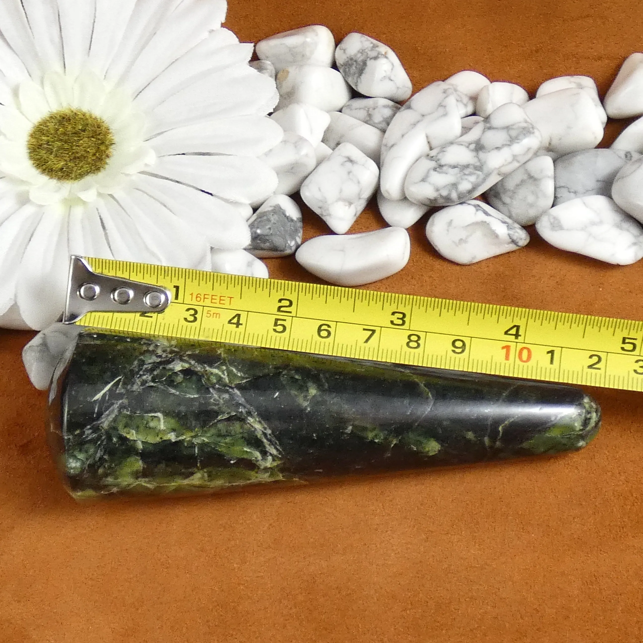 Nephrite Jade Wand (232 g)