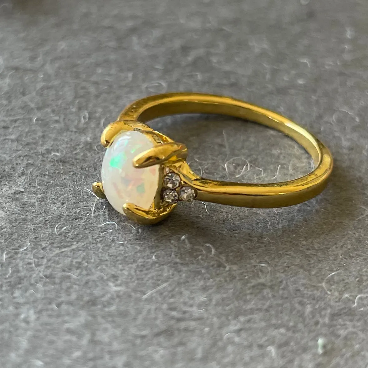 Opal Look Fun ring, size 7, gold